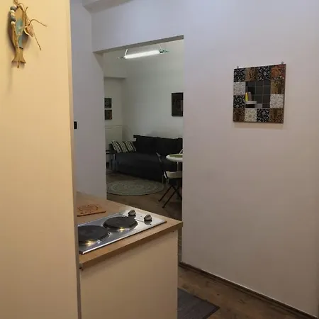 Square Apartment