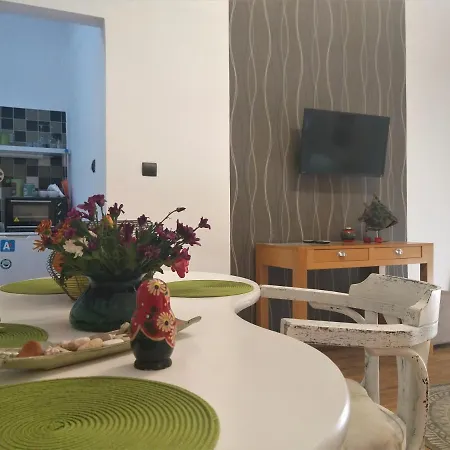 Apartment Square *